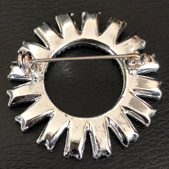 Vintage Crystal Circle Brooch Pin - Picture 3 of 3